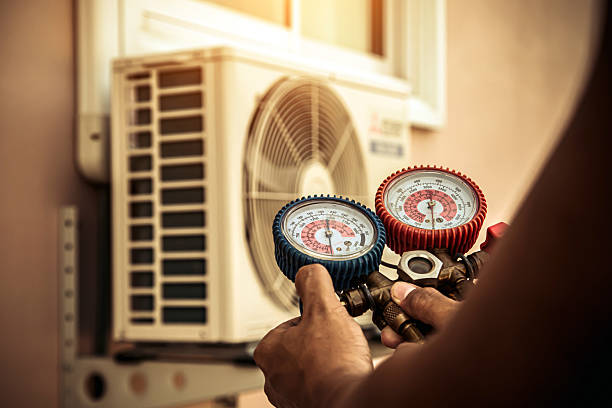 Professional Hvac technician working in Charleston, MO